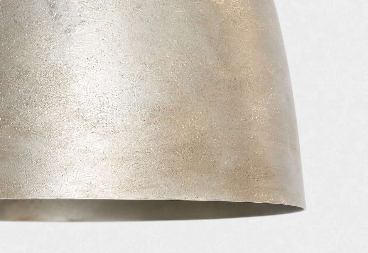 Lower rim and metal texture detail