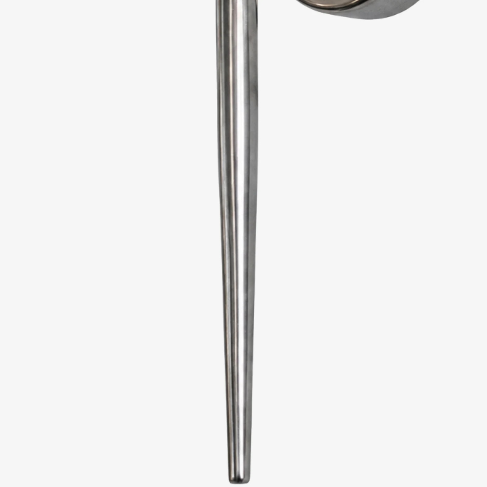 Slim chrome rod detail