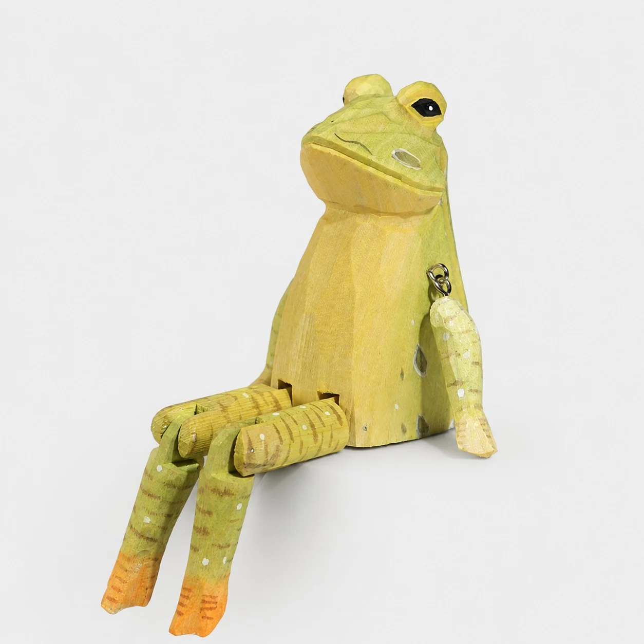 Handgeschnitzter Frosch aus Holz