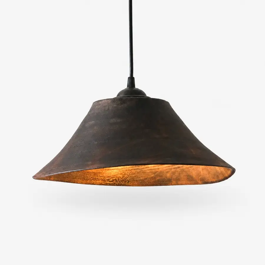 Vooraanzicht van de wabi sabi hanglamp van donker hout