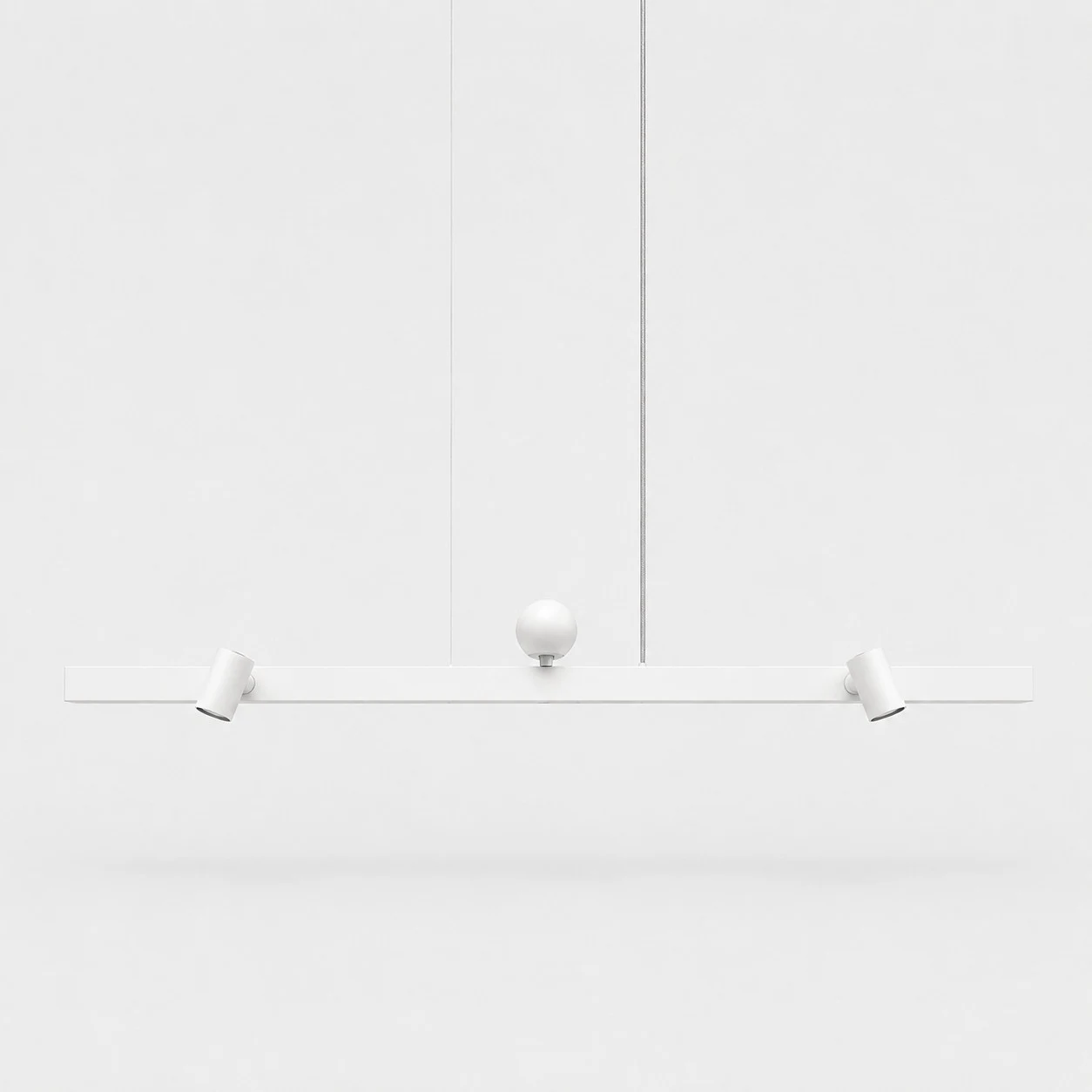 witte hanglamp met enkele lichtbundel