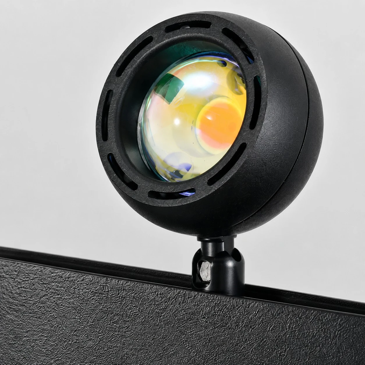 verstelbare optische kop op lineaire hanglamp