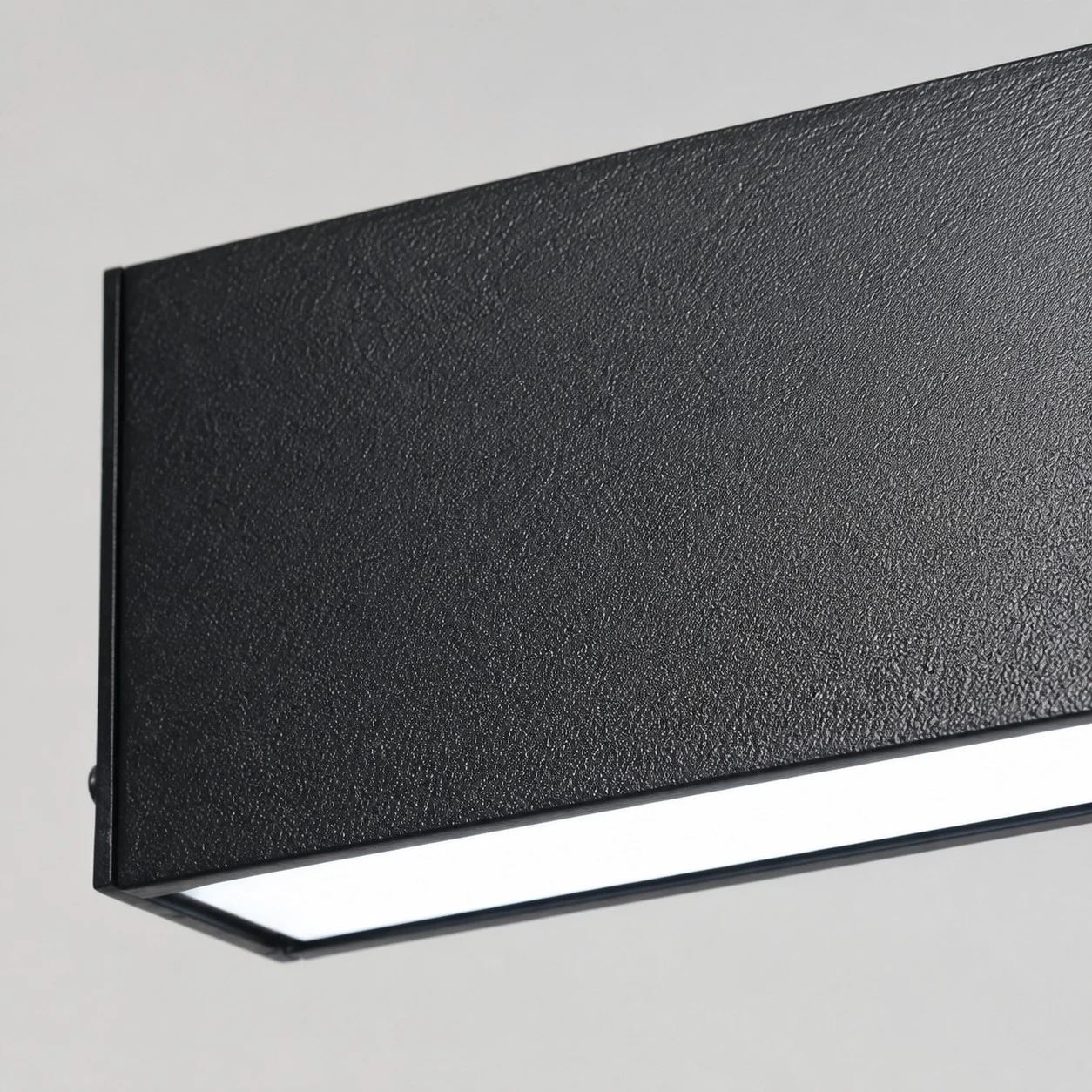 slanke, lineaire, lichte behuizing en verlichte randdetails
