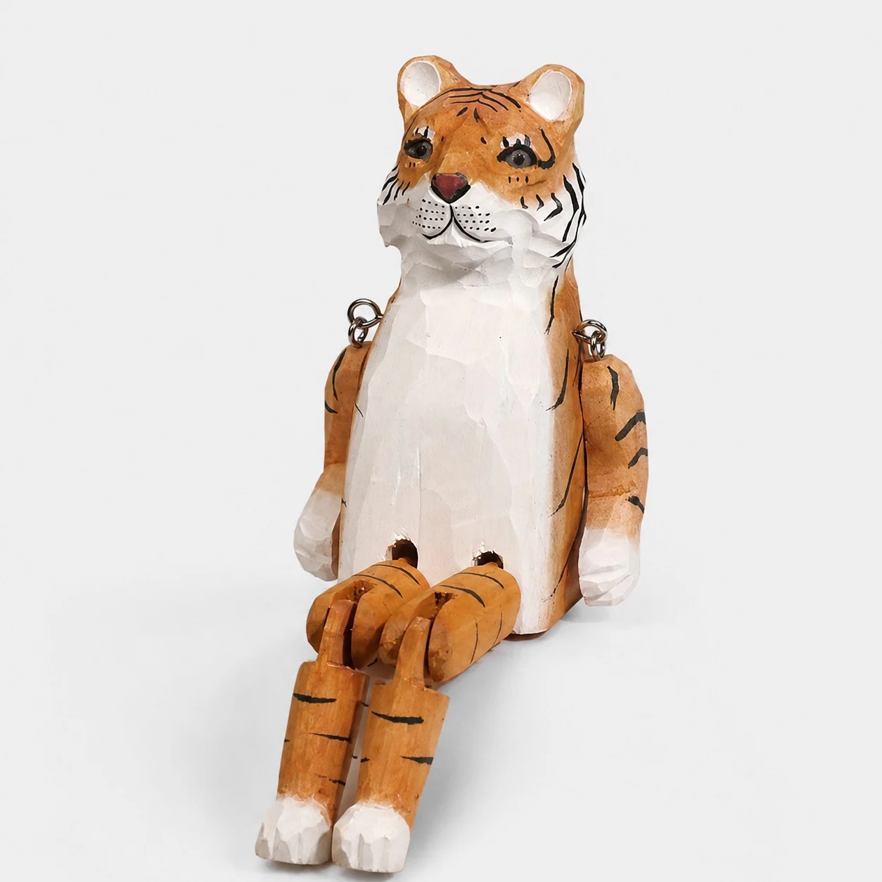 Handgeschnitzter Tiger aus Holz