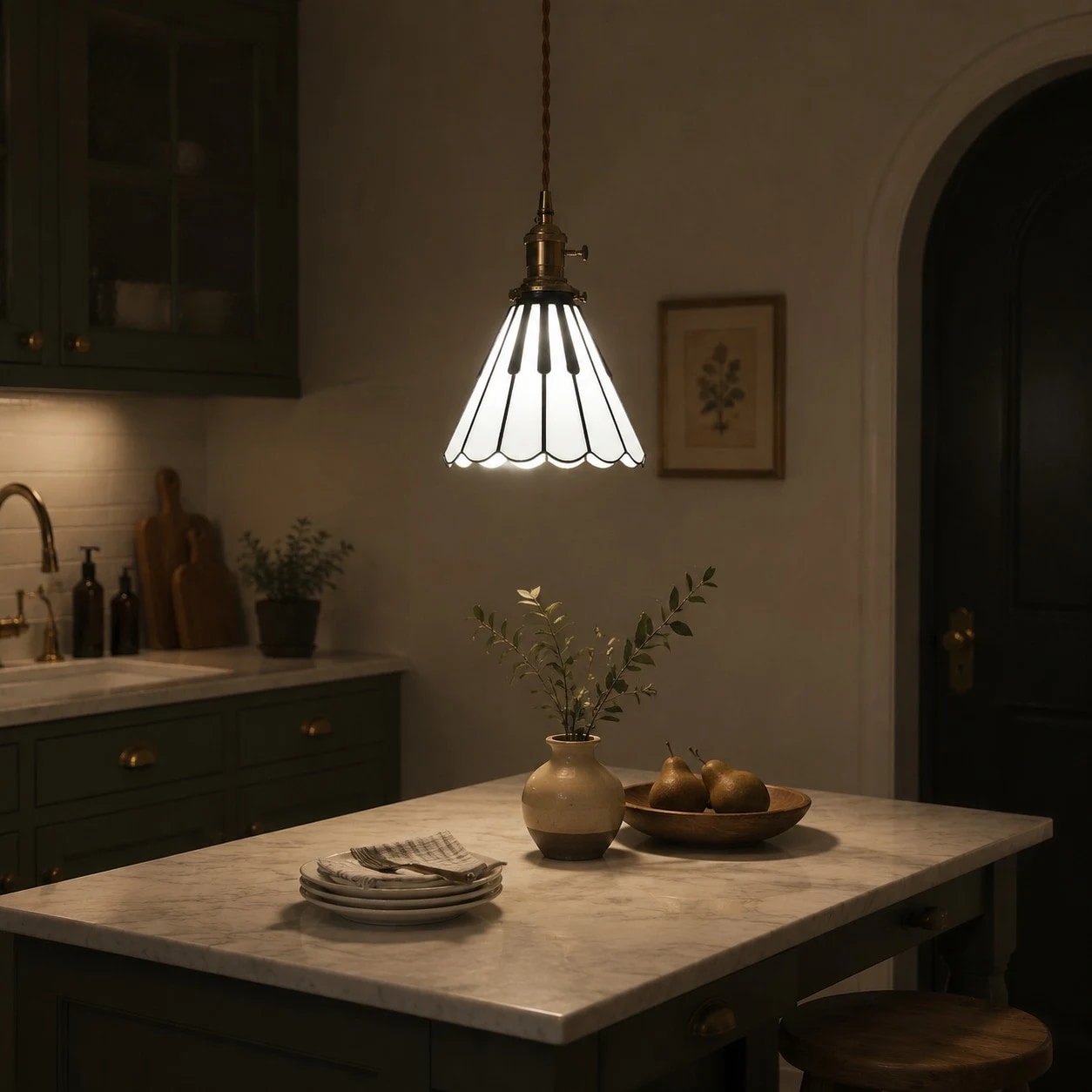 Dining corner with a single fluted pendant