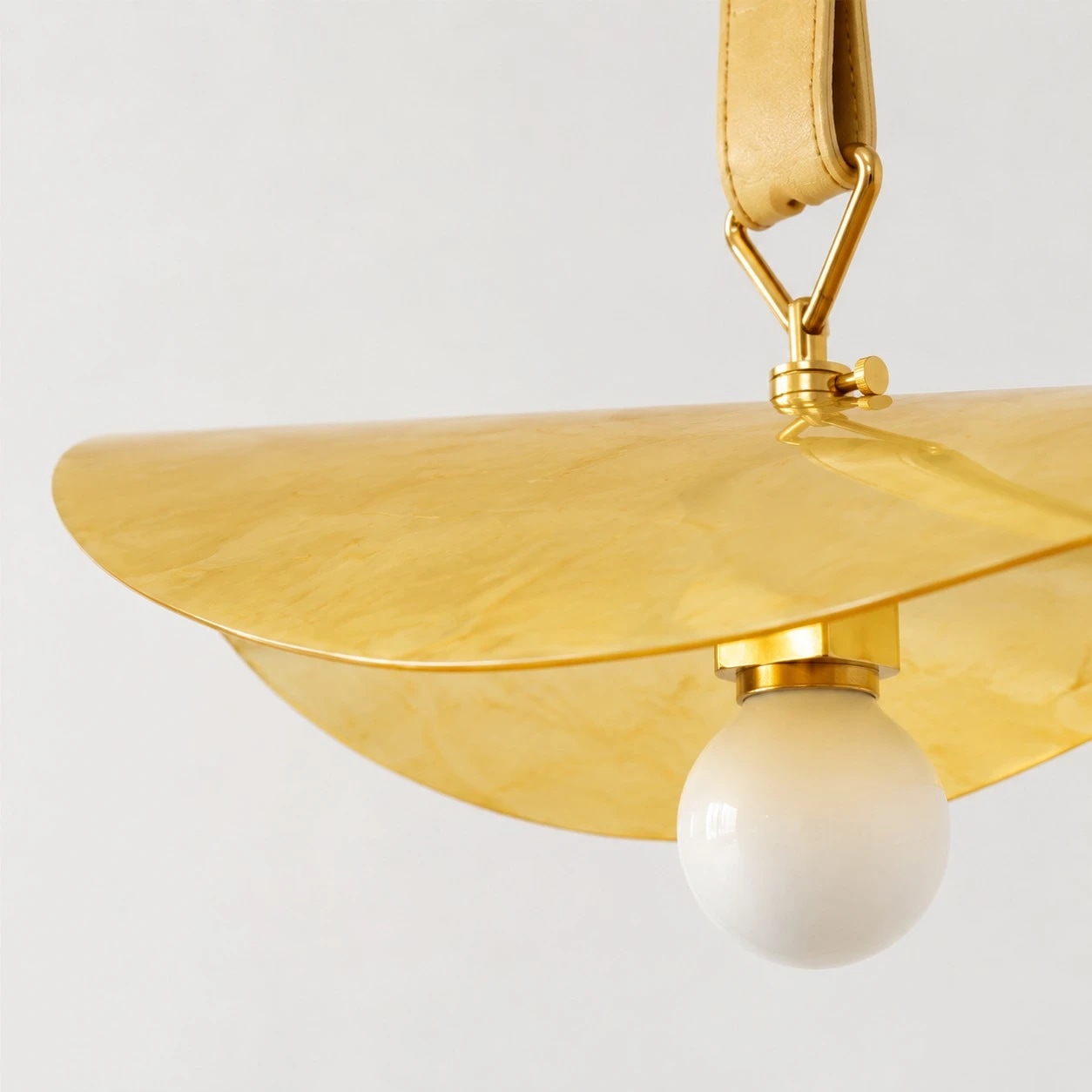 Curved shade edge with E27 holder