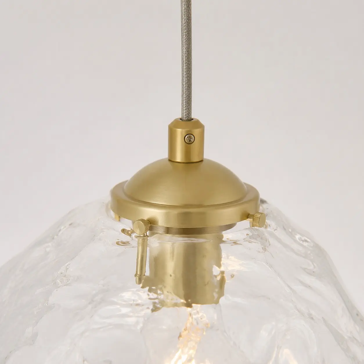Close-up of the glass shade connector