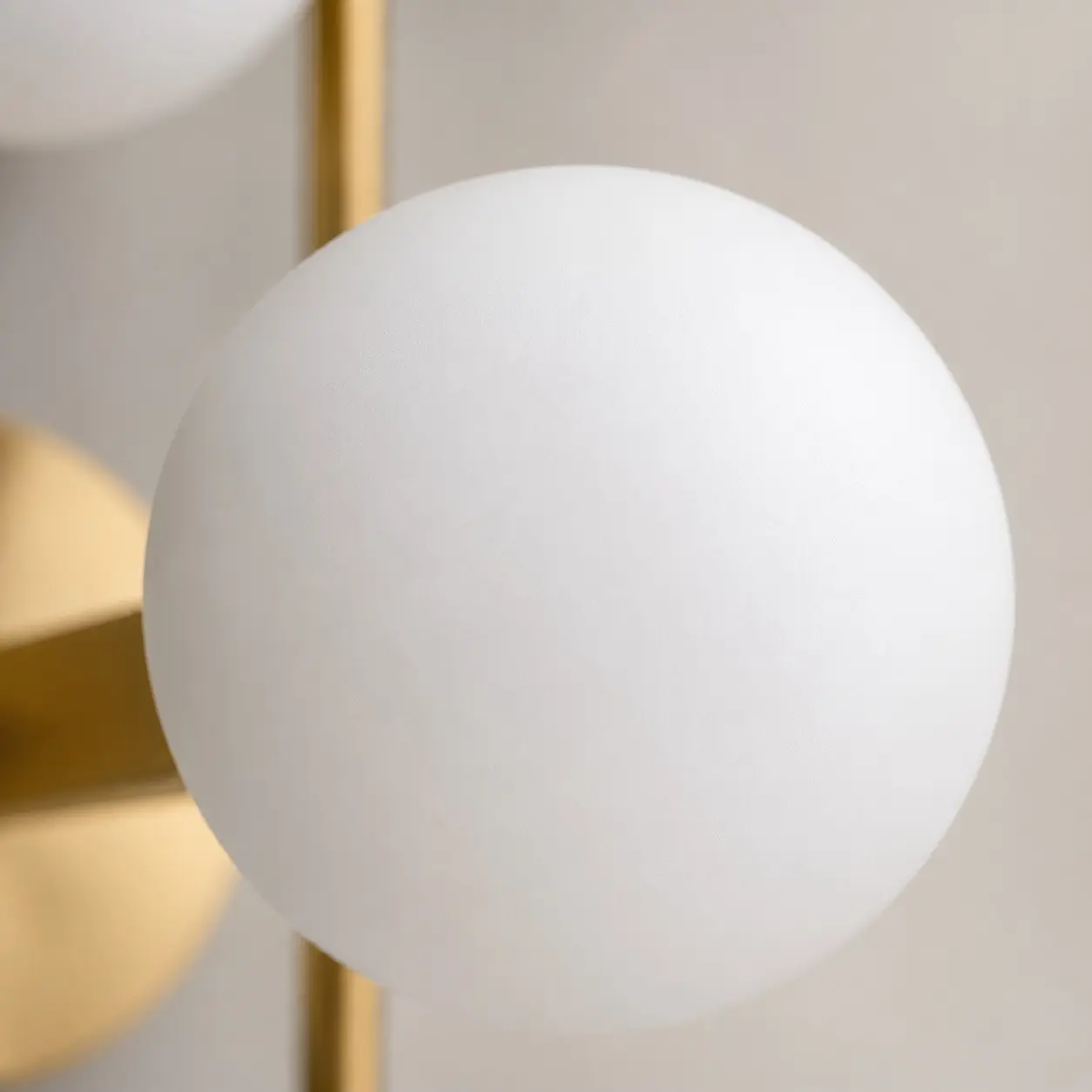Close-up of the light-diffusing glass shade