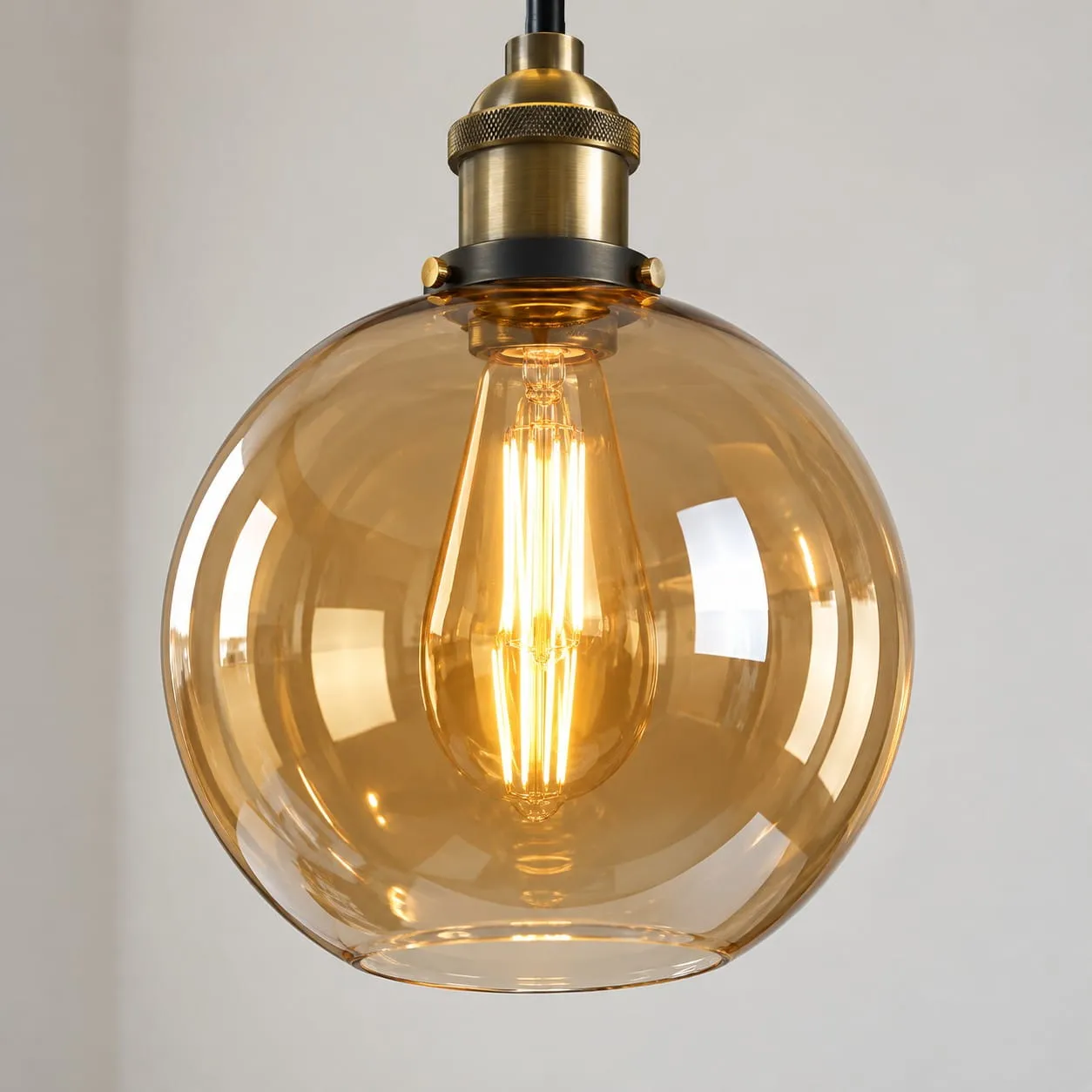 Suspension industrielle en verre : détails